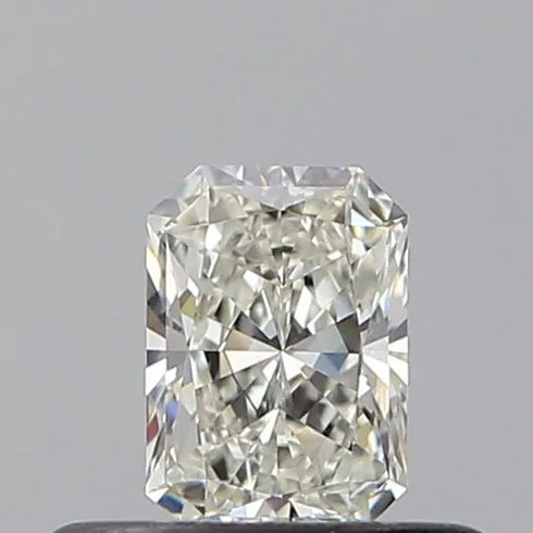 0.30ct Radiant Natural Diamond (Colour J, Clarity VVS2, GIA Certified)